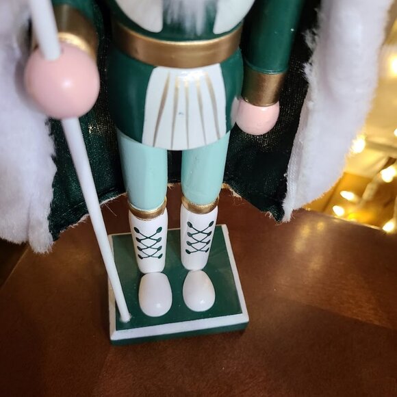Green Christmas Nutcracker Soldier Wooden Xmas Holiday Mantel Decoration Statue - Picture 11 of 13